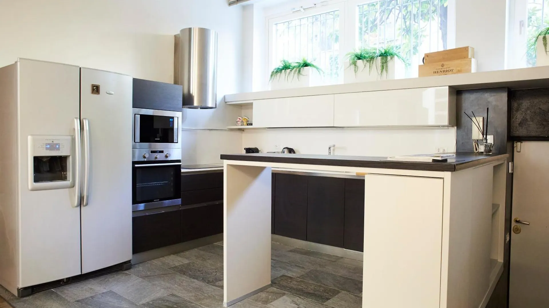 Luxury Apartment - Zona Bocconi Milan